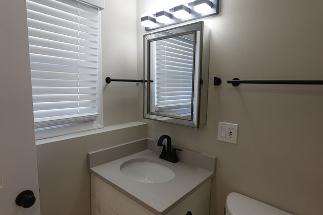 Building Photo - 1800 Hollywood Ave