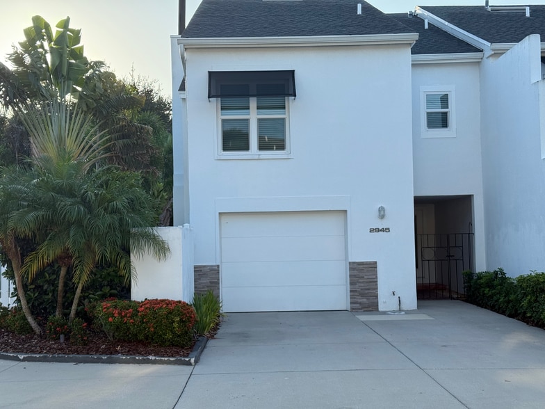 Primary Photo - 2945 W Knights Ave