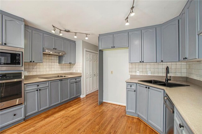 Building Photo - 390 Waverly Hall Cir