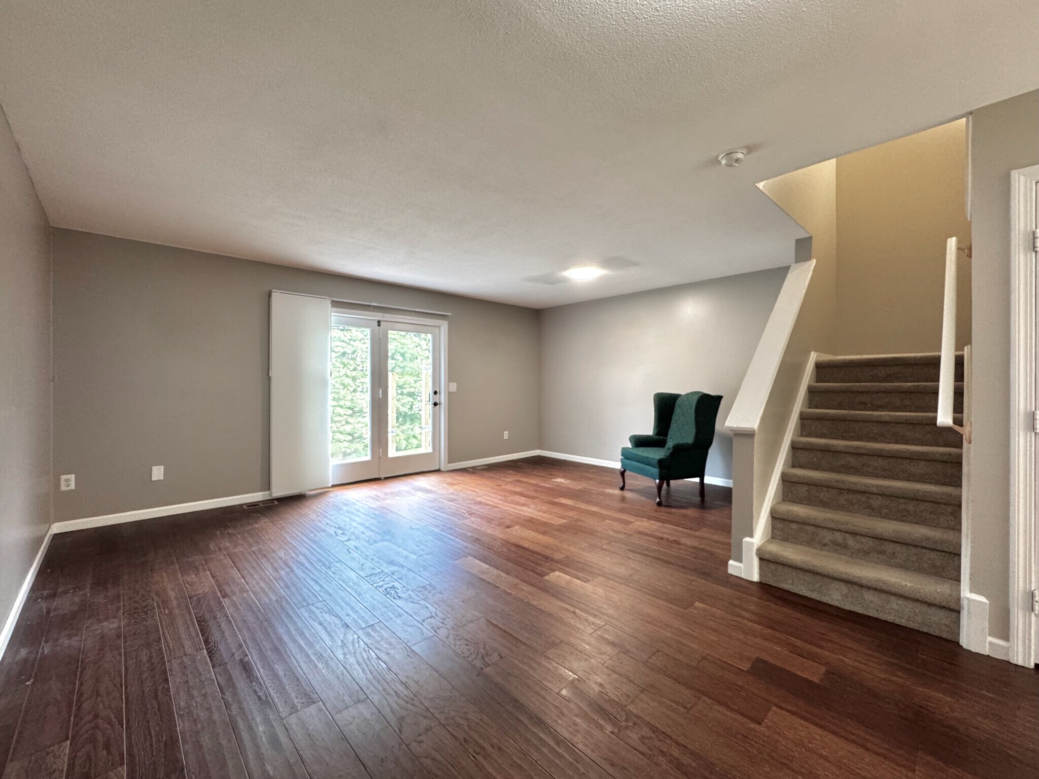 Building Photo - 114 Oak Ridge Dr