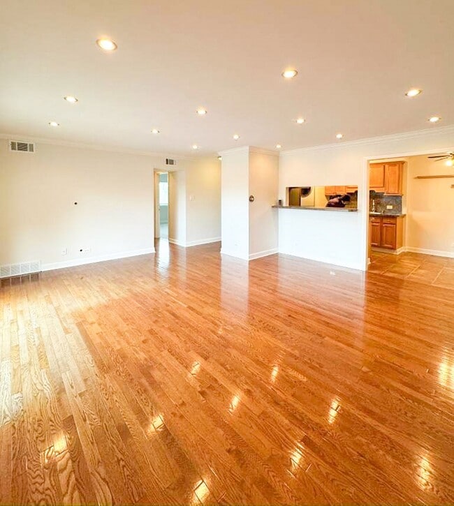 Building Photo - 675 Grove Terrace