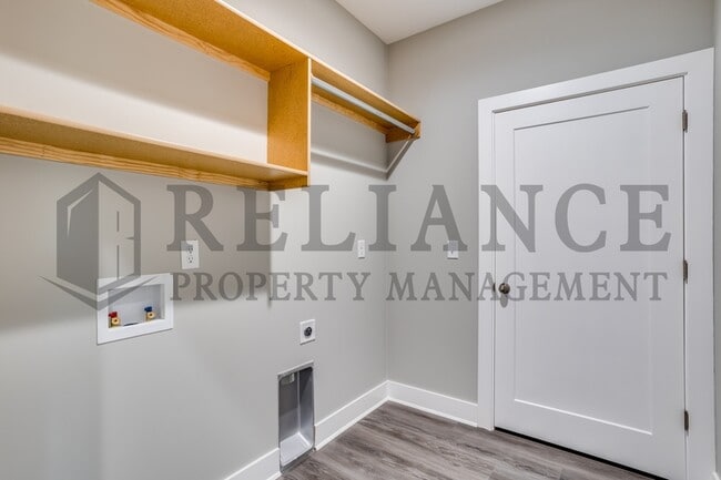 Building Photo - 4942 N Vassar Ave