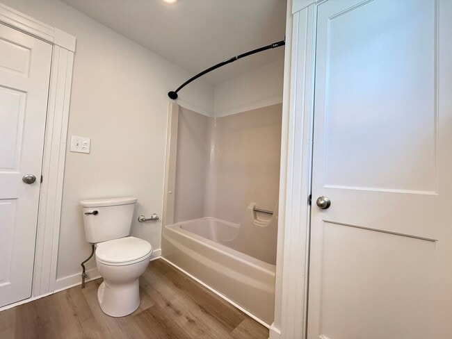 Building Photo - 208 Main St