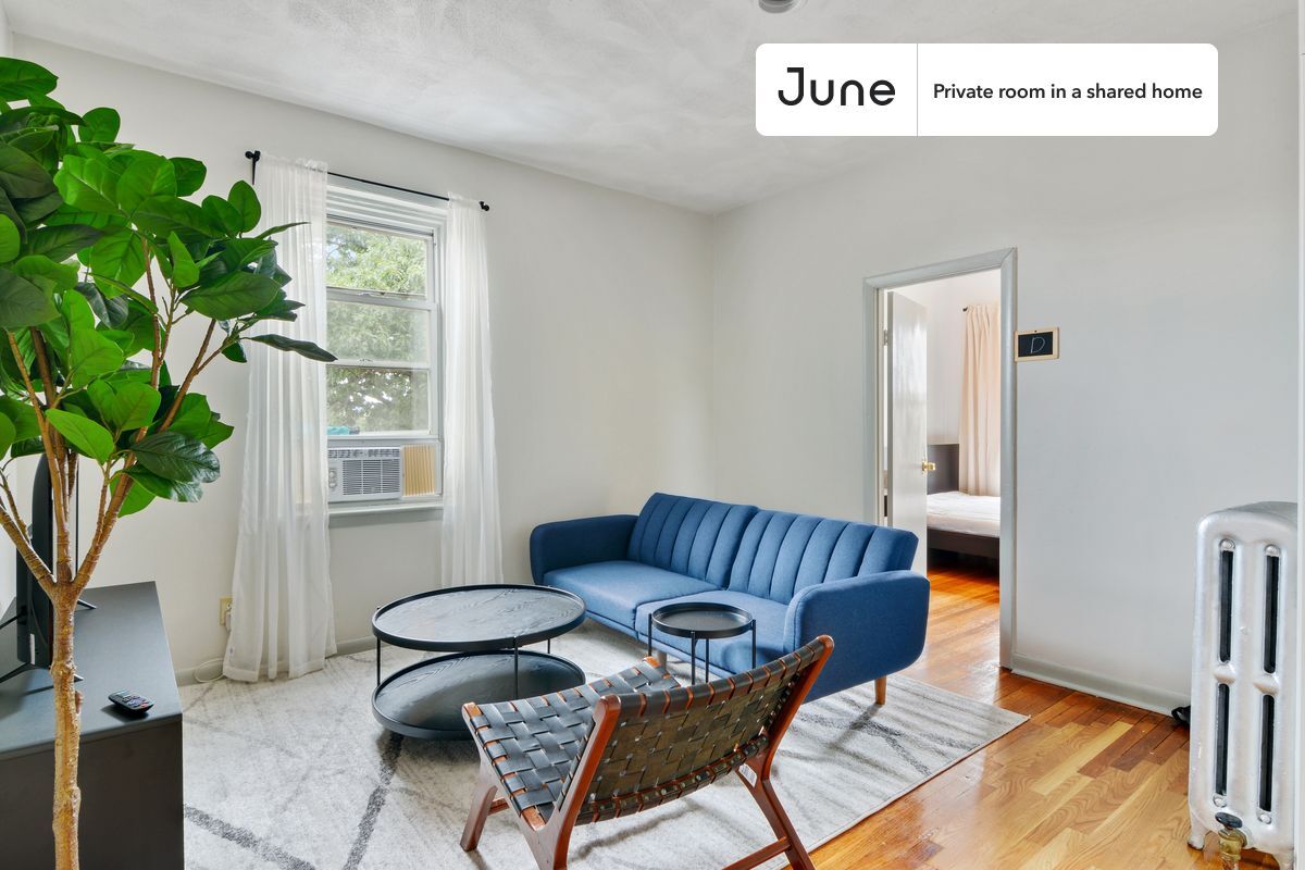 Building Photo - Room in Shared 4 bed/1 bath home