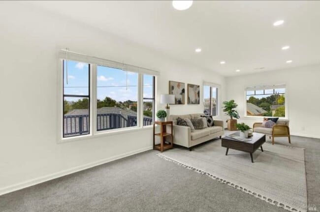 Building Photo - 324 Ohio St