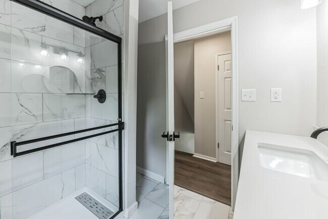 Building Photo - 9302 Holbrook Dr