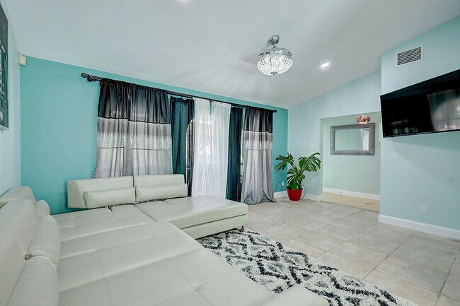 Building Photo - 238 SW Grove Ave