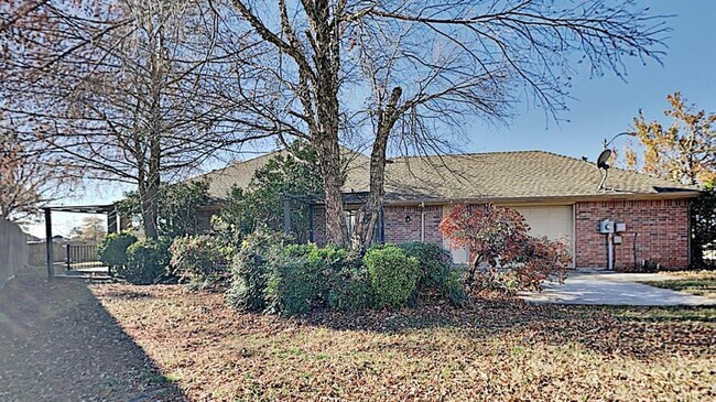 Building Photo - 6808 Sandlewood Dr
