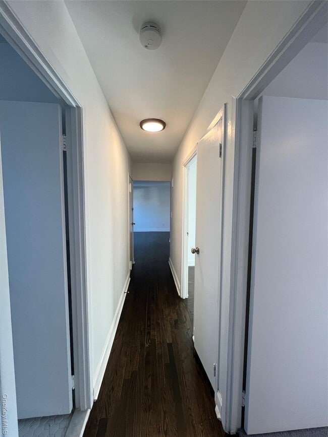 Building Photo - 75-50 Furmanville Ave