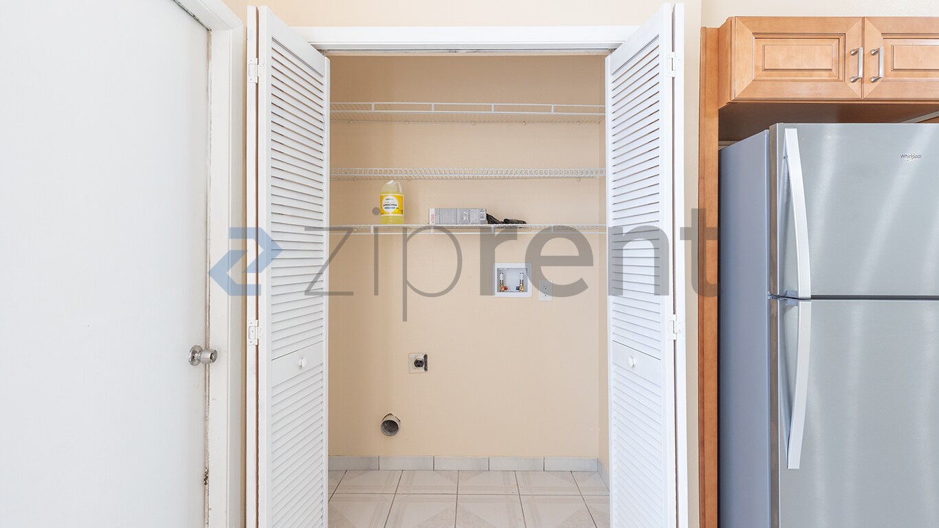 Building Photo - Unit
