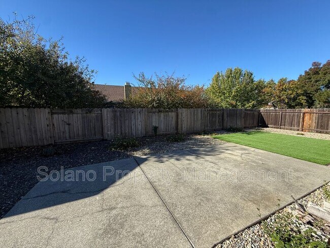 Building Photo - 500 Bella Vista Dr