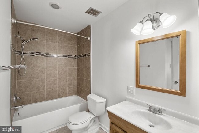 Building Photo - 2407 Alsop Ct