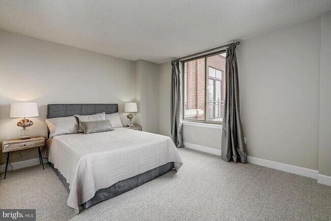 Building Photo - 1220 N Fillmore St