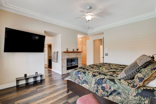 Building Photo - QUALITY FULLY FURNISHED SEVEN HILLS HOME WITH A PRIVATE POOL AND SPA