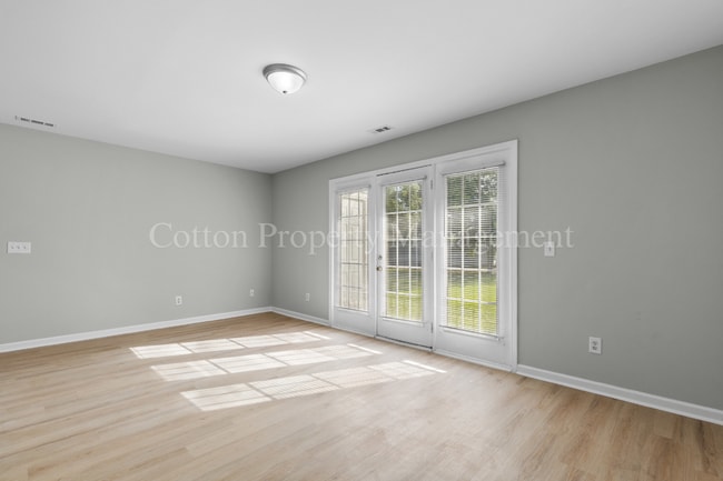 Building Photo - 406 N Dickerson St