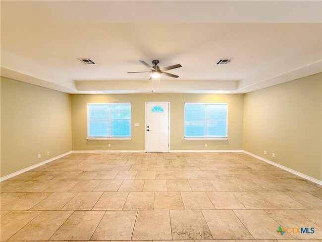 Building Photo - 849 Scenic Hills Dr