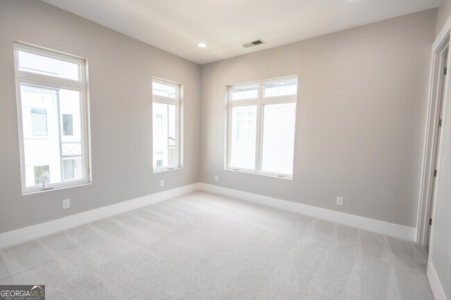 Building Photo - 708 Banton Dr NW