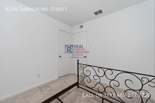 Building Photo - 6234 Sanderling St