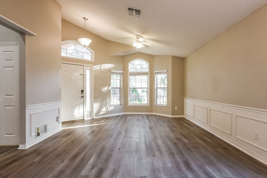 Building Photo - 15849 Green Cove Blvd