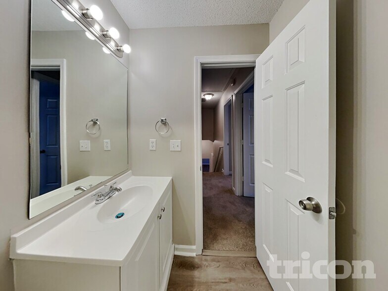 Building Photo - 6746 Pole Creek Dr