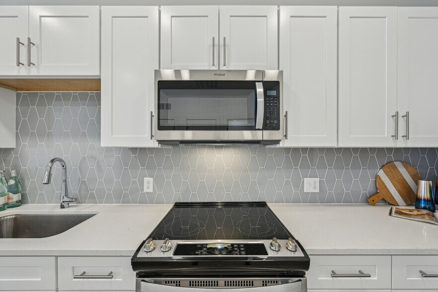 Building Photo - 2899 W 52nd Ave