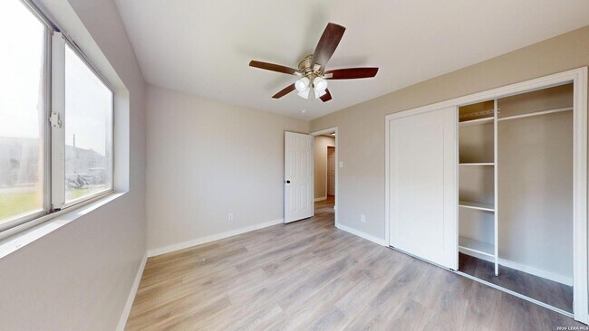 Building Photo - 145 S Willow Way