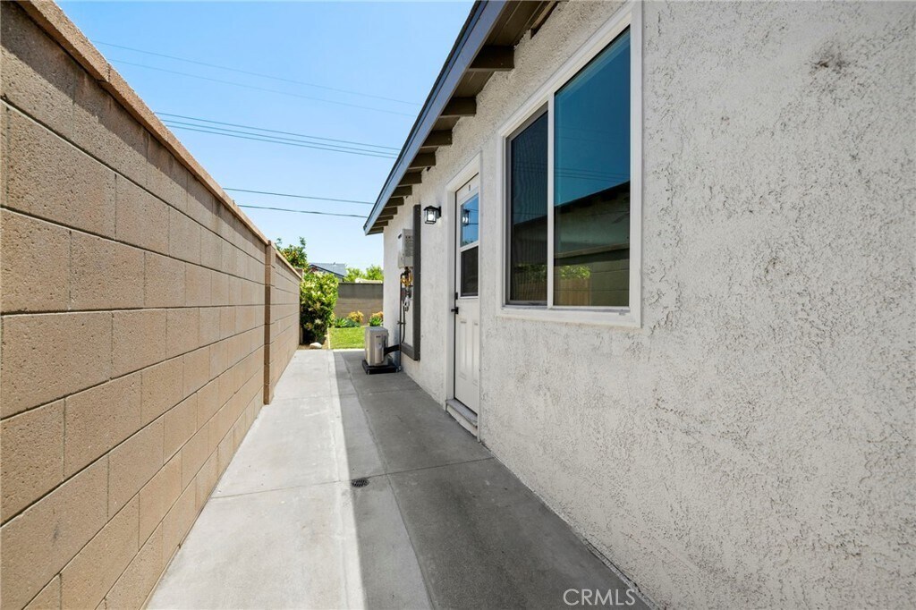 Building Photo - 1324 S Oakhaven Dr