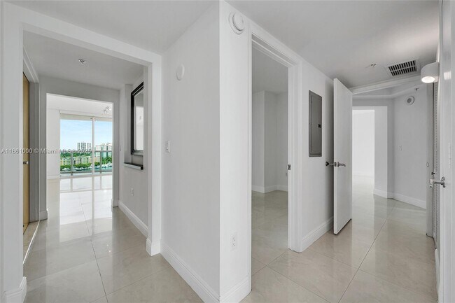 Building Photo - 19400 Turnberry Way