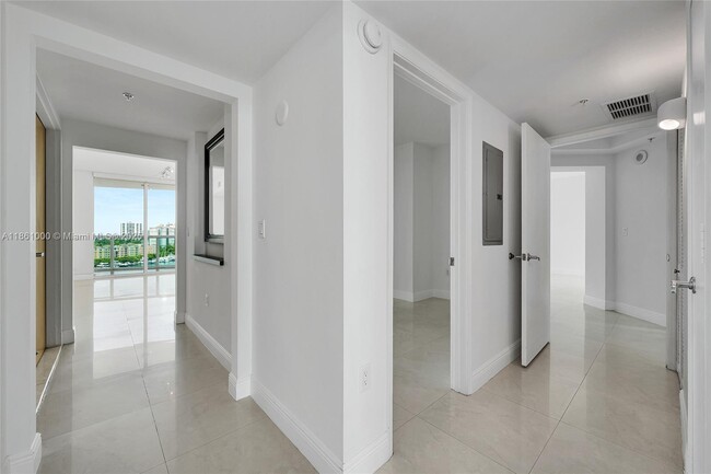 Building Photo - $4,400MONTHLY;19400 TURNBERRY WAY #932 AVE...