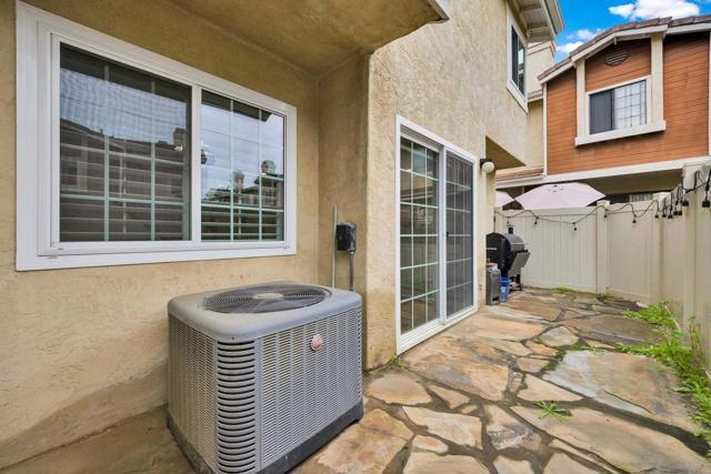 Building Photo - 10140 Palm Glen Dr