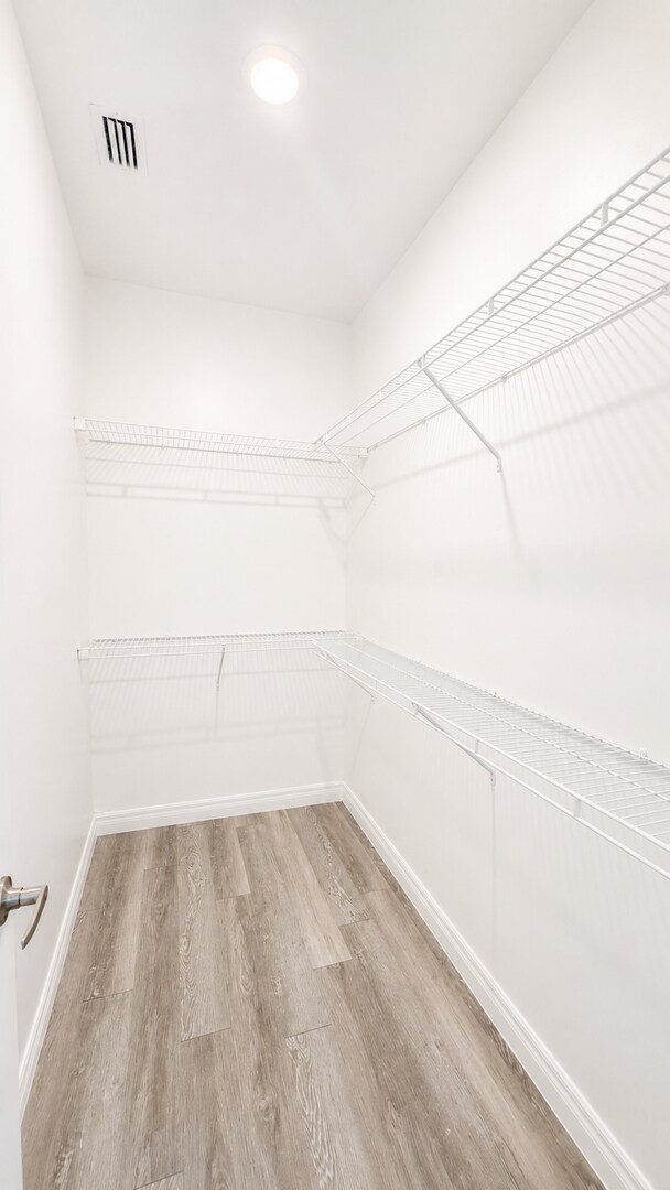 Building Photo - Hidden Gem! Beautiful 3/2 Duplex