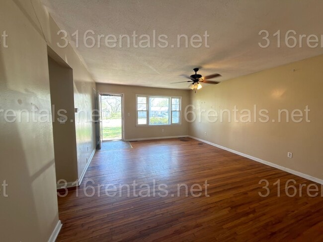 Building Photo - 520 Linda Ln