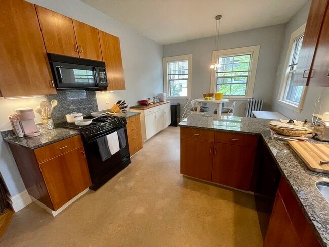 Building Photo - 79 Aspinwall Ave