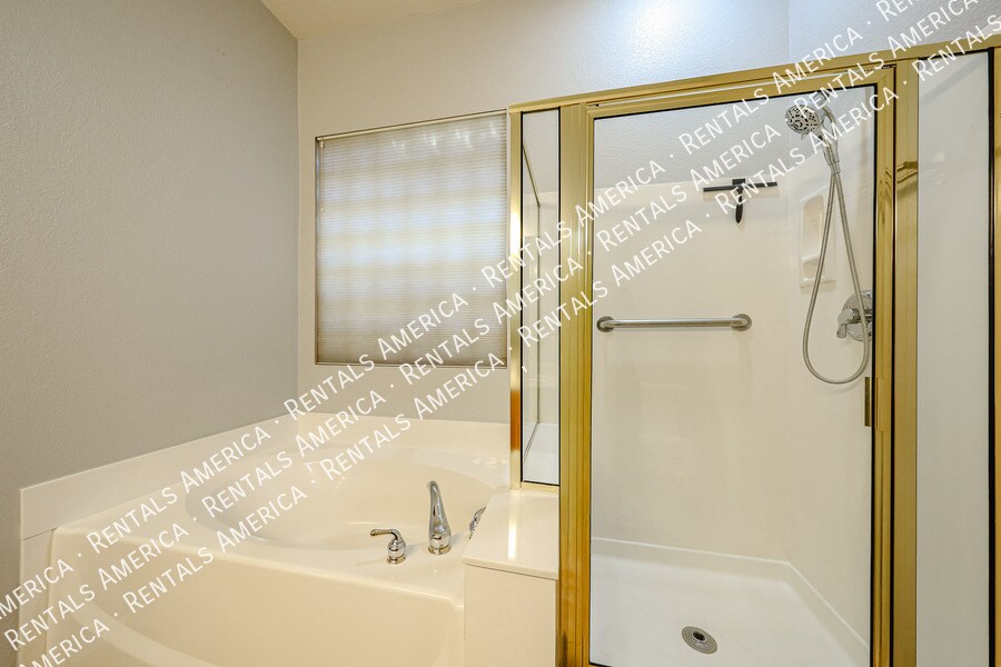 Building Photo - 9447 E Natal Ave