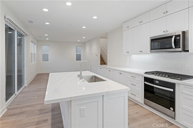 Building Photo - 641 Jasper St