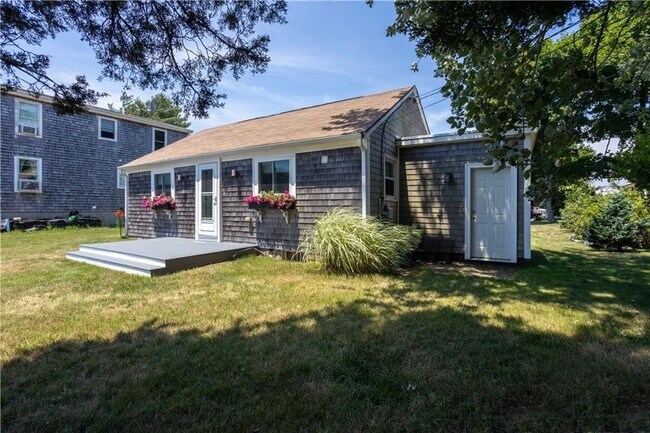 Primary Photo - 262 Riverside St