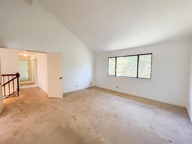 Building Photo - Castro Valley Home in Columbia