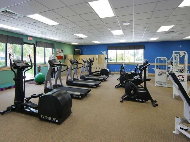 Building Photo - 915 Fairwaycove Ln