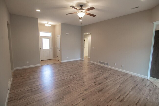 Building Photo - 7410 Oakley Dr