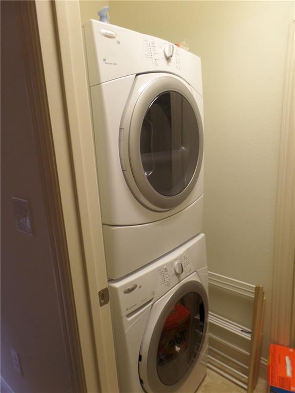 Building Photo - 3230 Daniel Ave