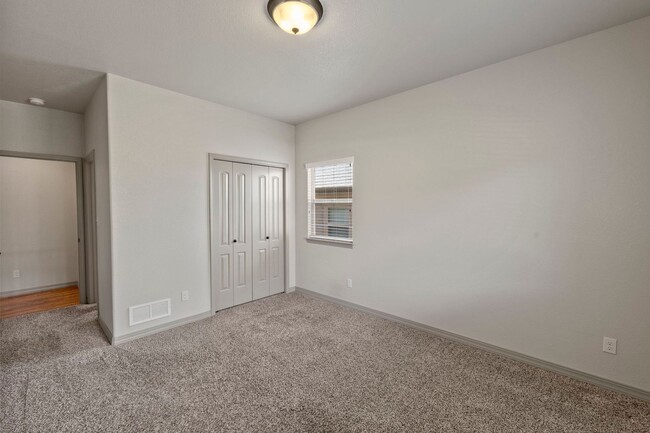 Building Photo - BEAUTIFUL 4BD + OFFICE MAIN-LEVEL LIVING H...