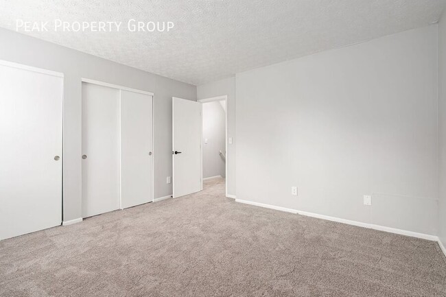 Building Photo - Available Now! Newly Renovated Townhomes L...