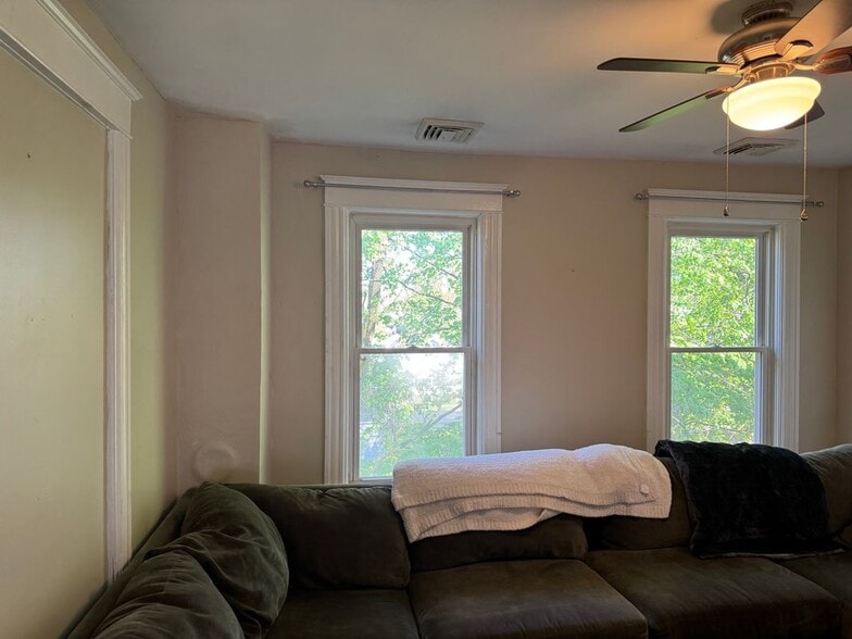 Building Photo - 9 Bartlett St