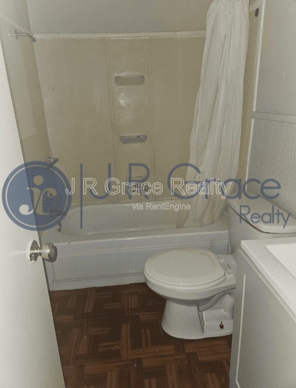 Building Photo - 602 E Navarro St