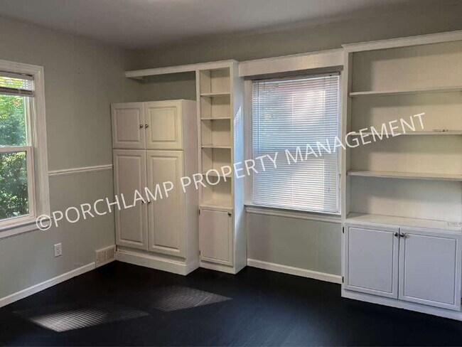 Building Photo - 2621 Coit Ave NE