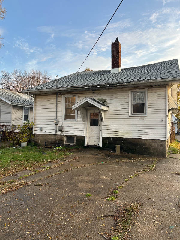 Building Photo - 1426 E Locust St