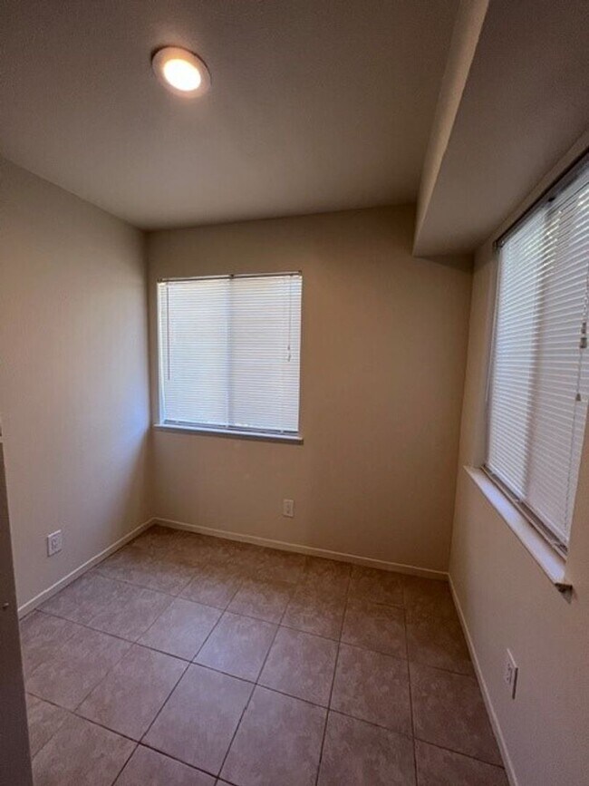 Building Photo - 6060 Gloria Dr