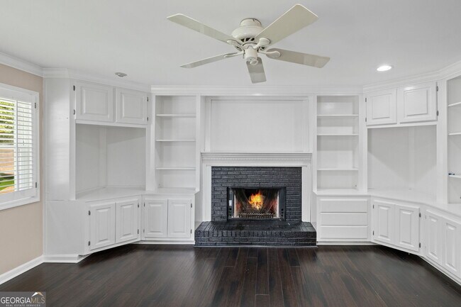 Building Photo - 2680 Nicholas Ct NE
