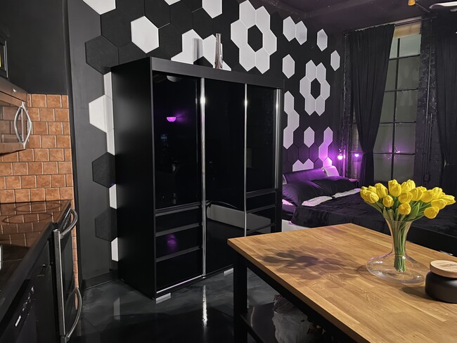 Building Photo - 1122 Jackson St