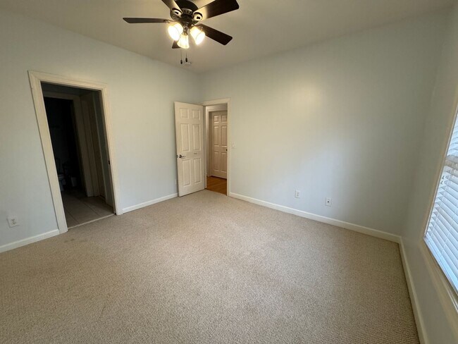 Building Photo - Available to Show